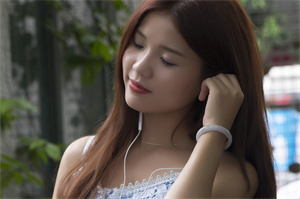 爱上海官网：Exploring Helm's dense forest